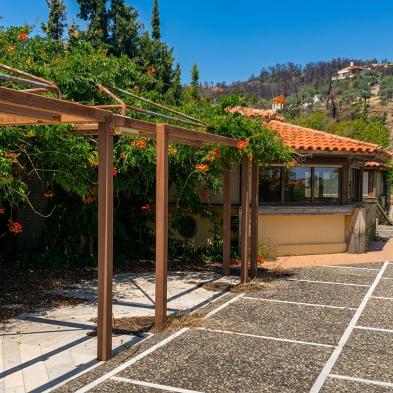 Pergola walkway and outdoor access area at hotel property in Limi, Evia