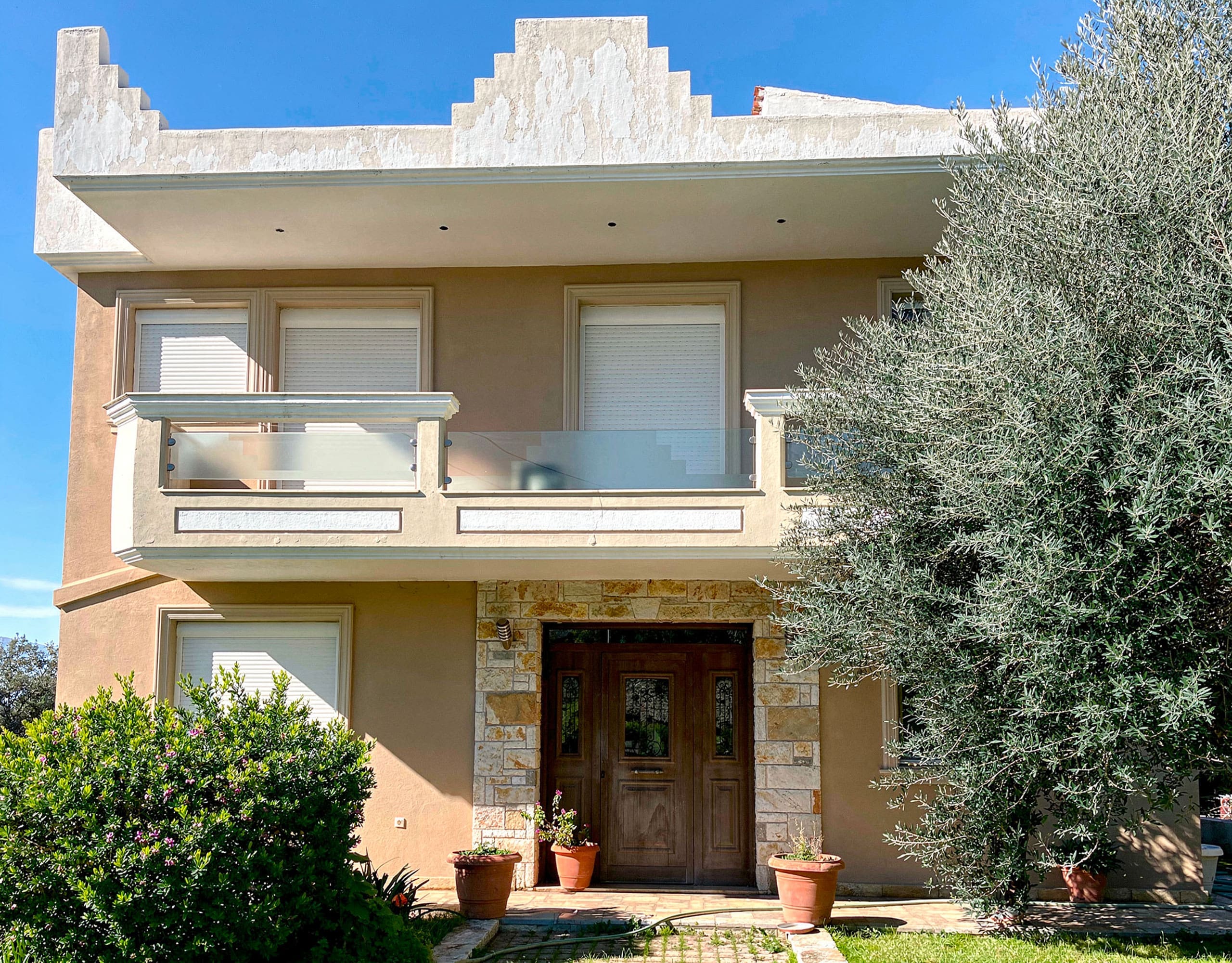 Exterior Façade and Entrance — Eretria Maisonette Exterior façade and front entrance of the detached maisonette in Eretria, Evia