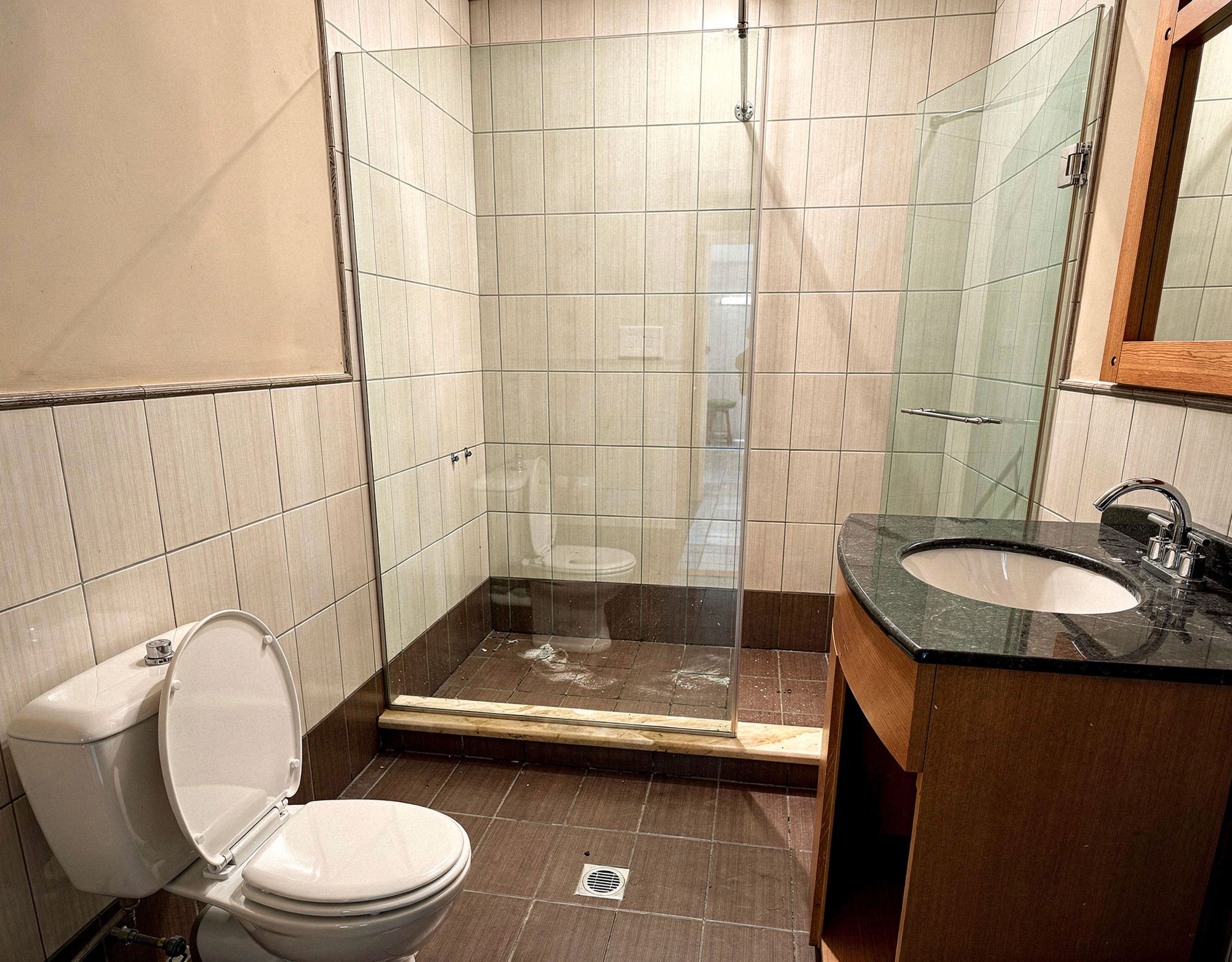 Bathroom with Shower — Eretria Maisonette Bathroom with walk-in shower and WC in the Eretria maisonette