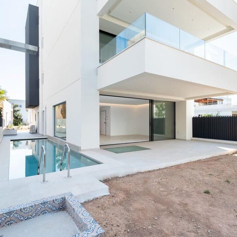 Ground-level outdoor area at Glyfada Golf Luxury Residences, Athens Riviera
