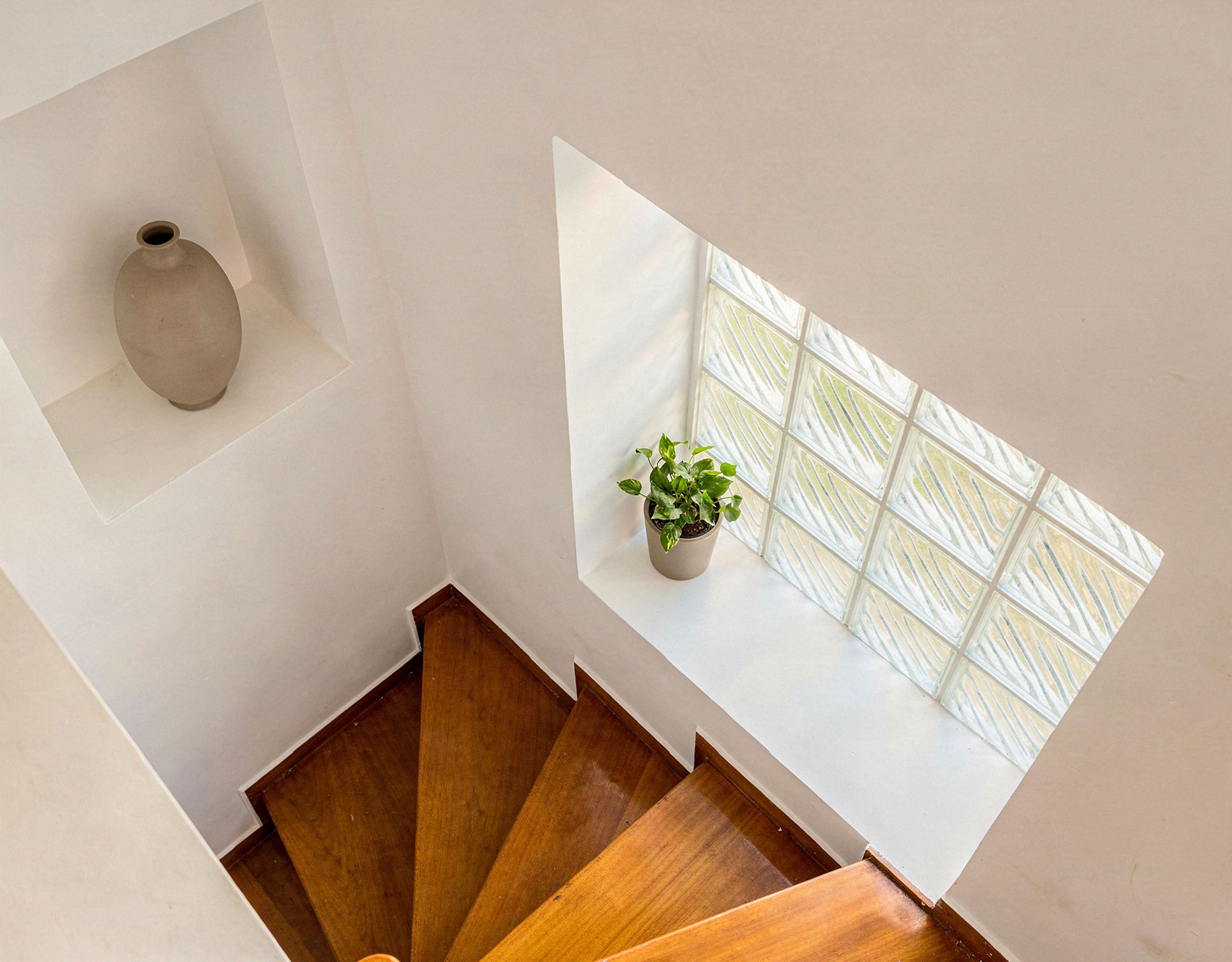 Voula Duplex 181 sqm – Staircase With Natural Light Staircase with wooden steps and window bringing in natural light, Voula, Athens Riviera, Greece
