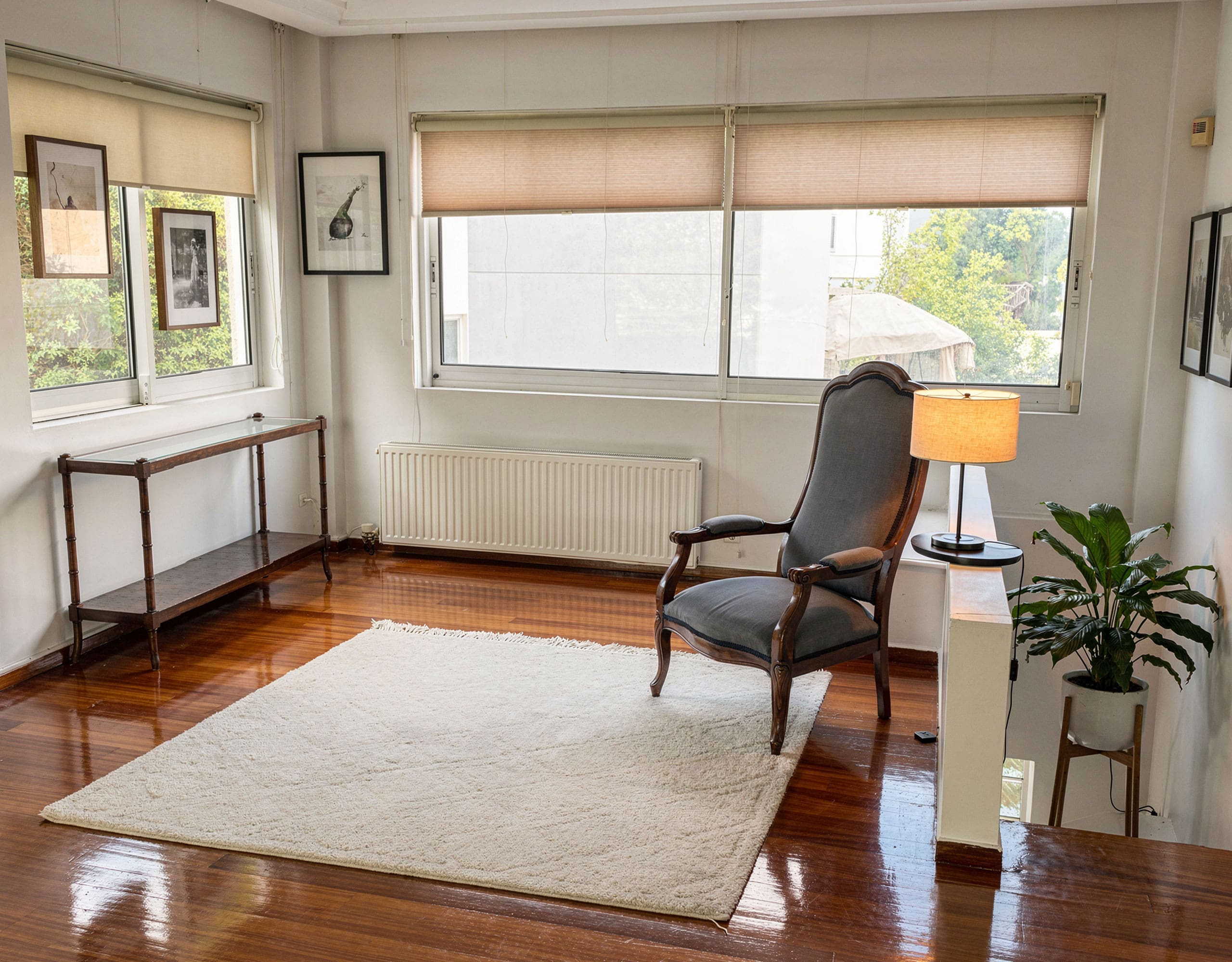 Voula Duplex 181 sqm – Living Room With Desk Area Bright living room with wood flooring, area rug, and desk by the window, Voula, Athens Riviera, Greece