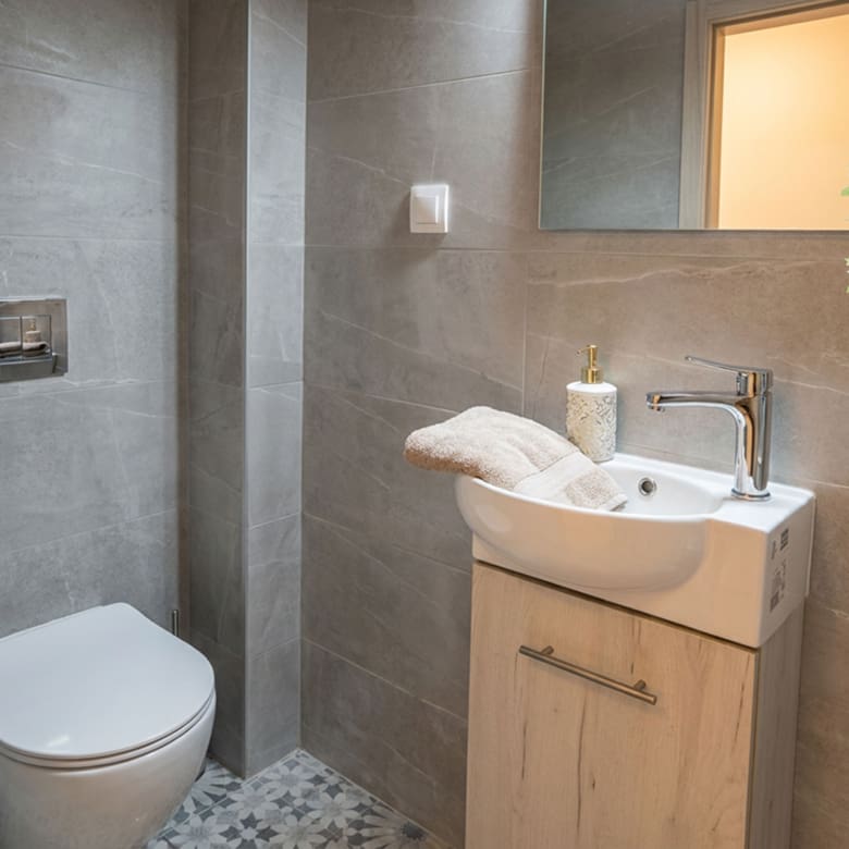 Modern guest WC with sink and mirror on the 5th floor of a newly built duplex maisonette